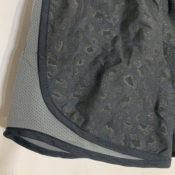 Nike Women's Dri-FIT Tempo Leopard SHIMMER Print Running Shorts XS black - Picture 5 of 13
